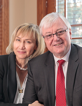 Michael Amiridis当选总统和他的妻子的画像Ero Aggelopoulou-Amiridis