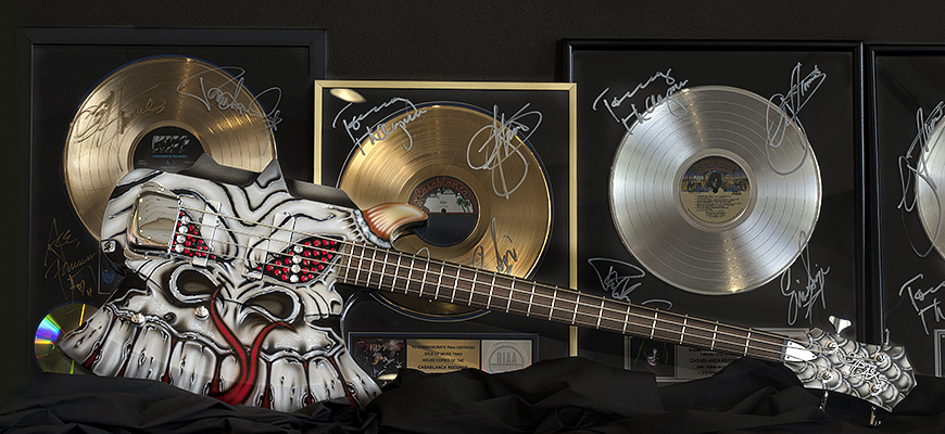 吉他和纪念专辑是UofSC的KISS系列的一部分。
